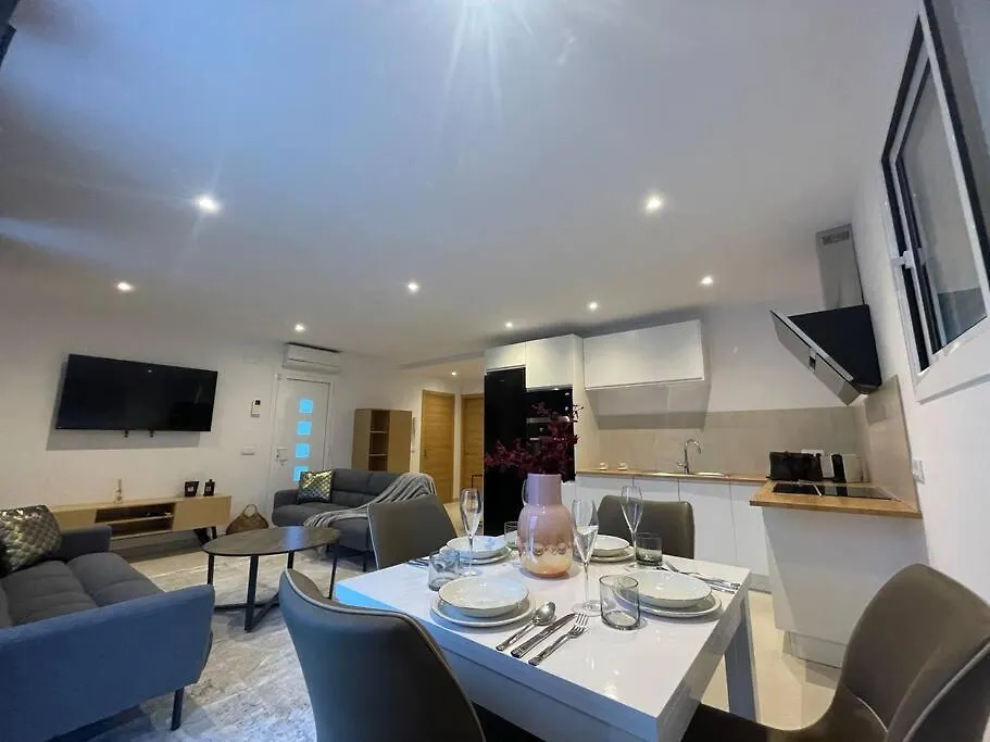 אמפוריבראבה Villa Moderna Piscina Privada ספרד